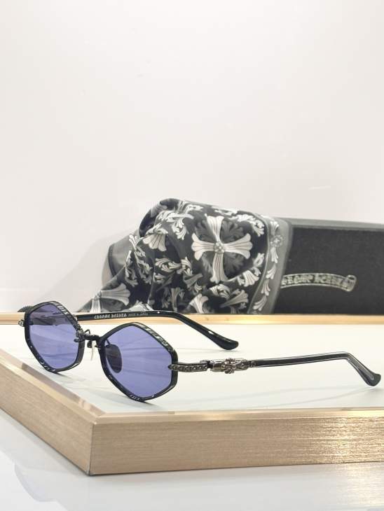 Picture of Chrome Hearts Sunglasses _SKUfw73238243fw